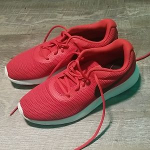 Nike Tanjun shoes